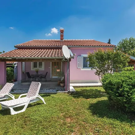 2 Bedroom Amazing In Valbandon * Stinjan