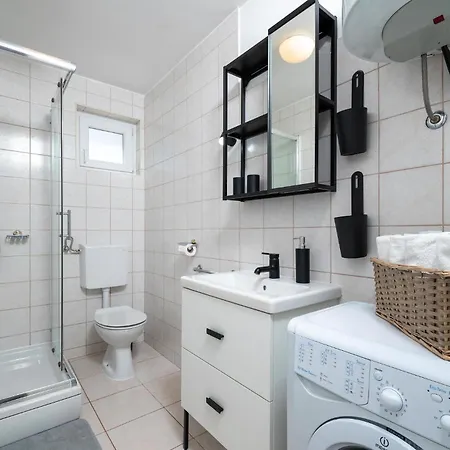Two-bedroom In Holiday home Valbandon